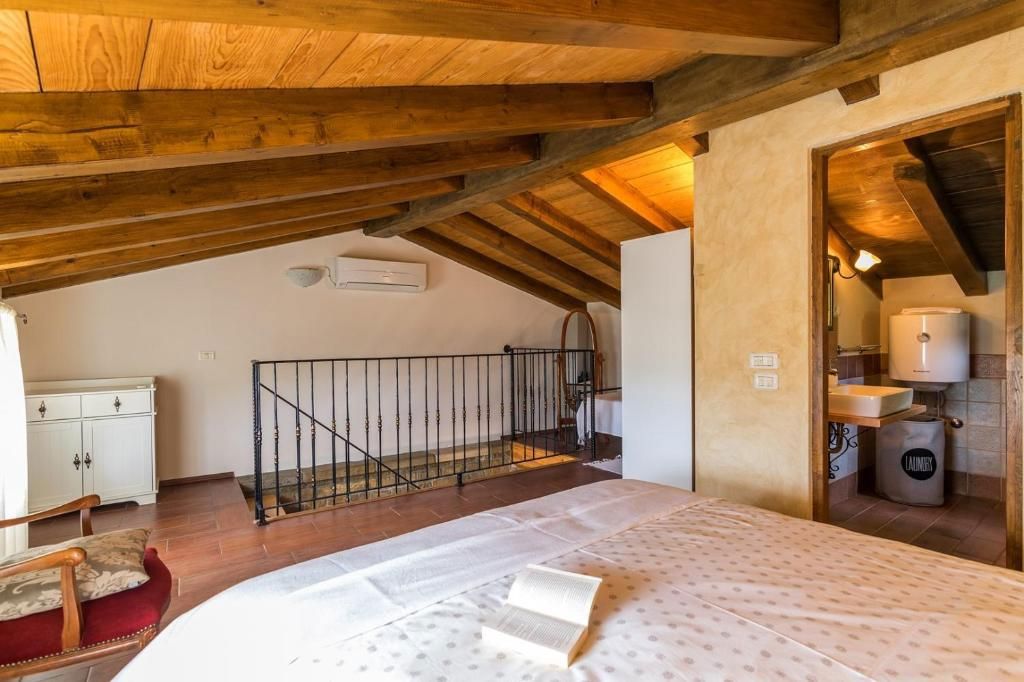 Casa in pietra con piscina e vista panoramica, vicino a Oprtalj