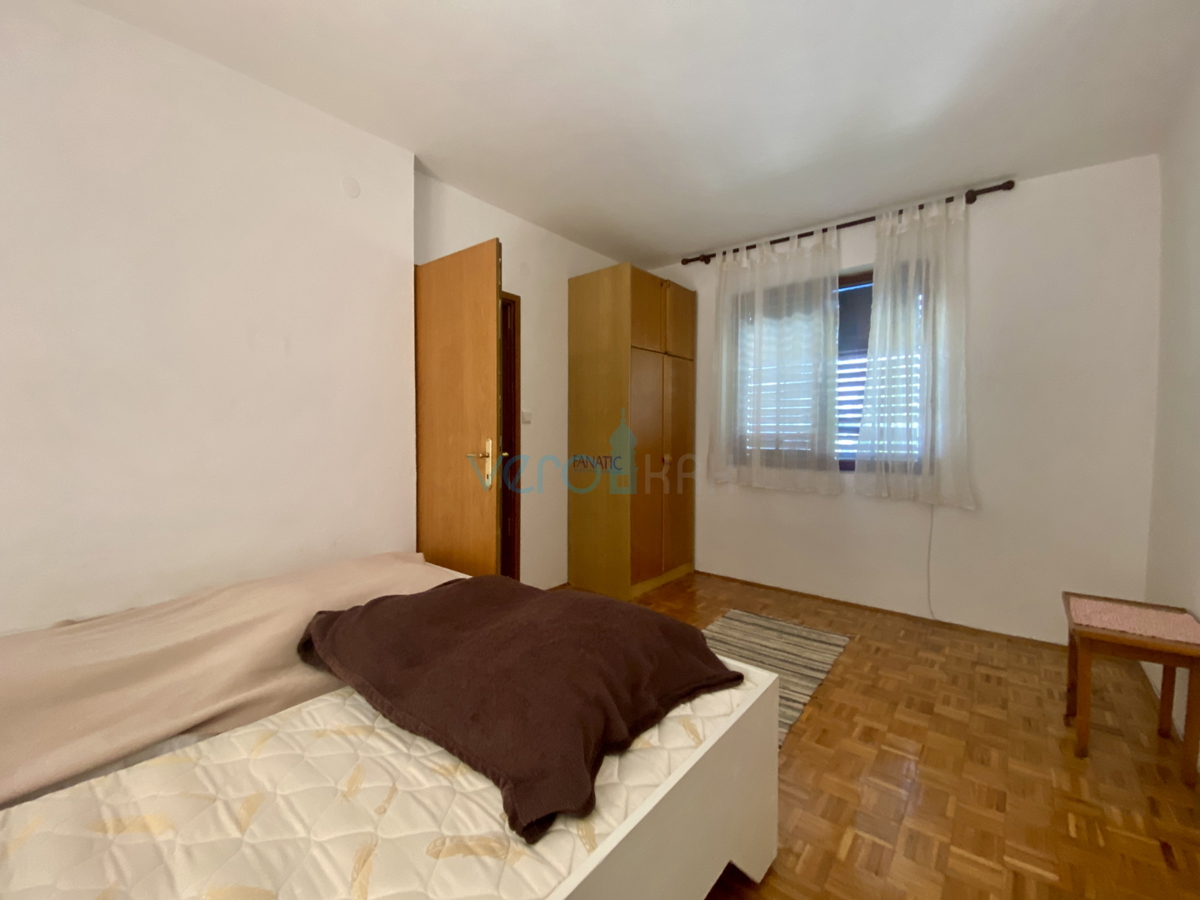 Njivice, isola di Krk, casa indipendente con giardino e vista mare, vendita