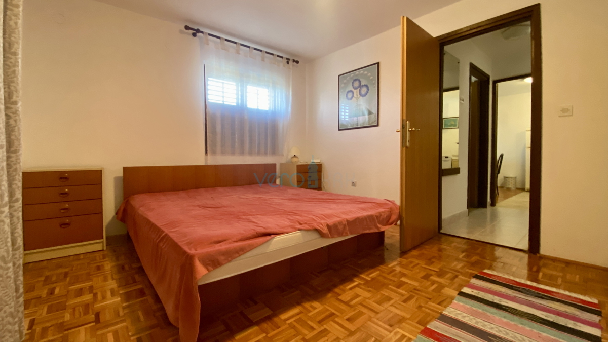 Njivice, isola di Krk, casa indipendente con giardino e vista mare, vendita