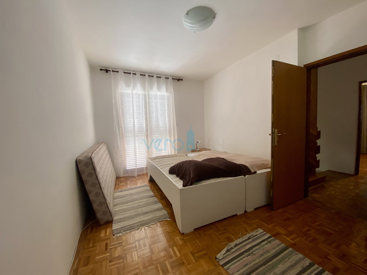 Njivice, isola di Krk, casa indipendente con giardino e vista mare, vendita