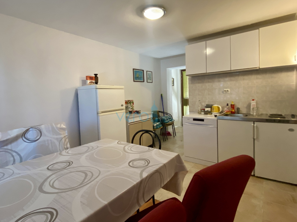 Njivice, isola di Krk, casa indipendente con giardino e vista mare, vendita