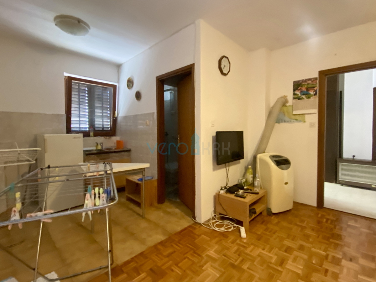 Njivice, isola di Krk, casa indipendente con giardino e vista mare, vendita