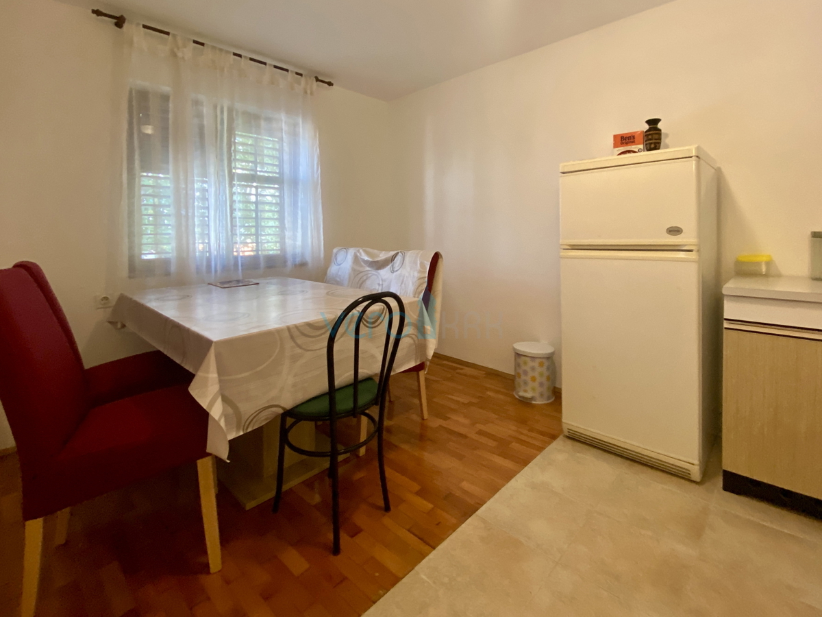 Njivice, isola di Krk, casa indipendente con giardino e vista mare, vendita