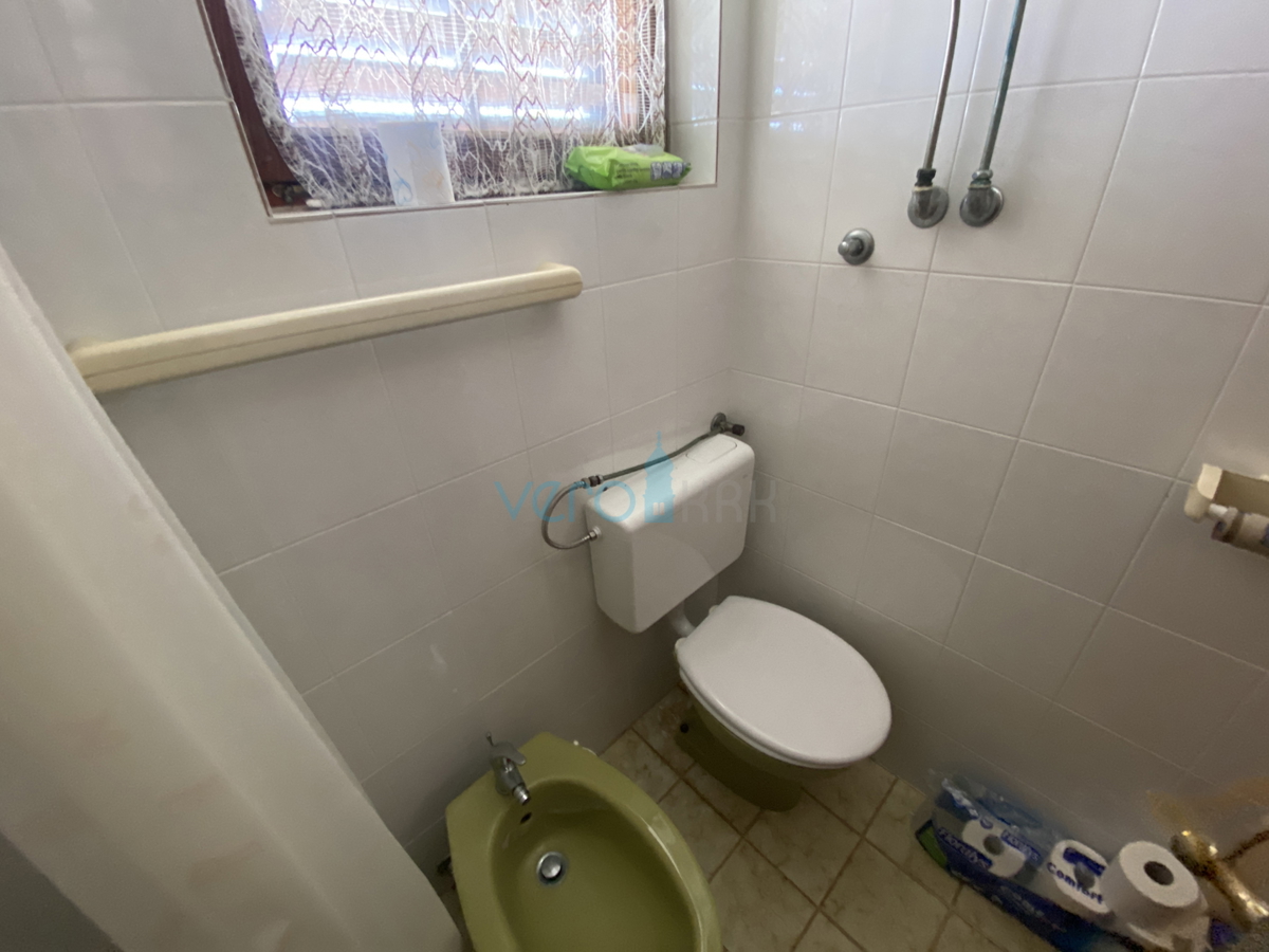 Njivice, isola di Krk, casa indipendente con giardino e vista mare, vendita