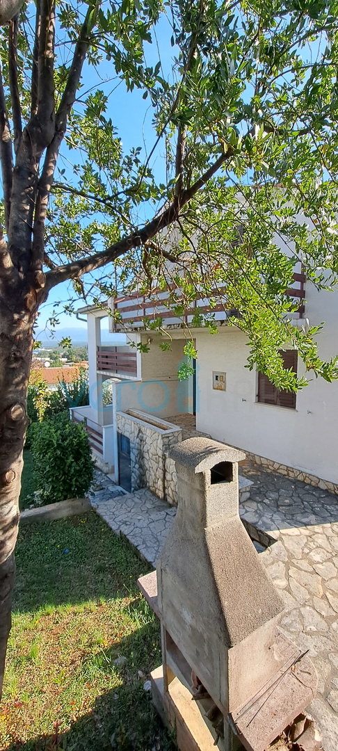 Njivice, isola di Krk, Casa indipendente con giardino e vista mare, vendita