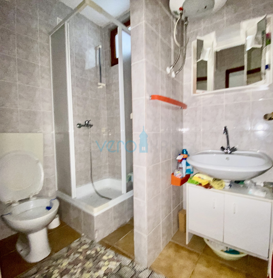 Njivice, isola di Krk, casa indipendente con giardino e vista mare, vendita