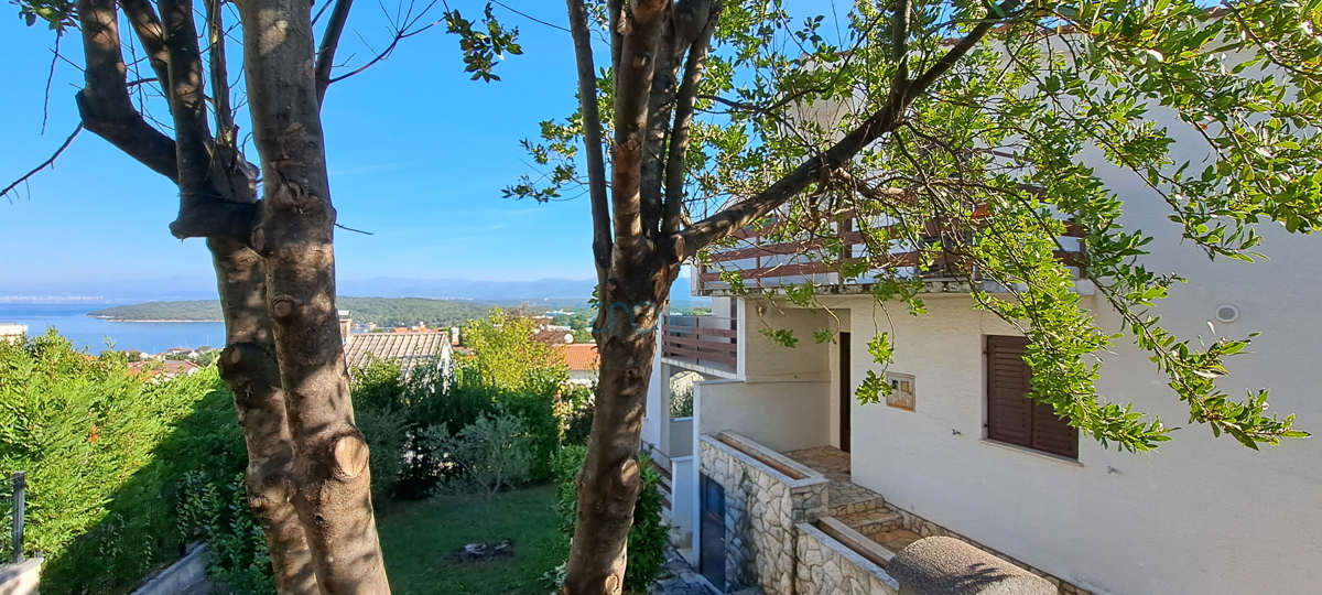 Njivice, isola di Krk, Casa indipendente con giardino e vista mare, vendita