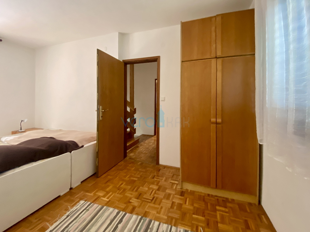 Njivice, isola di Krk, casa indipendente con giardino e vista mare, vendita