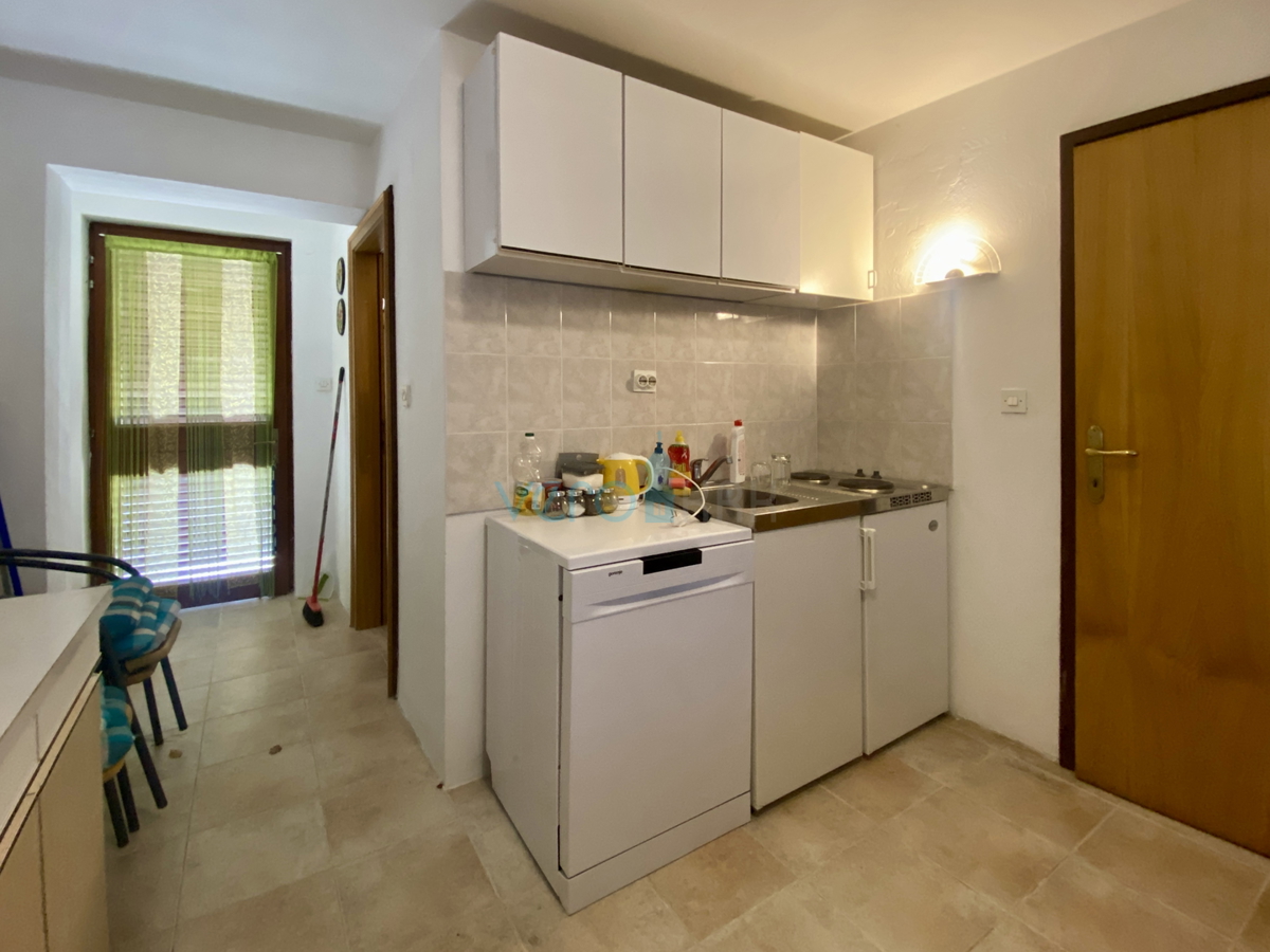 Njivice, isola di Krk, casa indipendente con giardino e vista mare, vendita