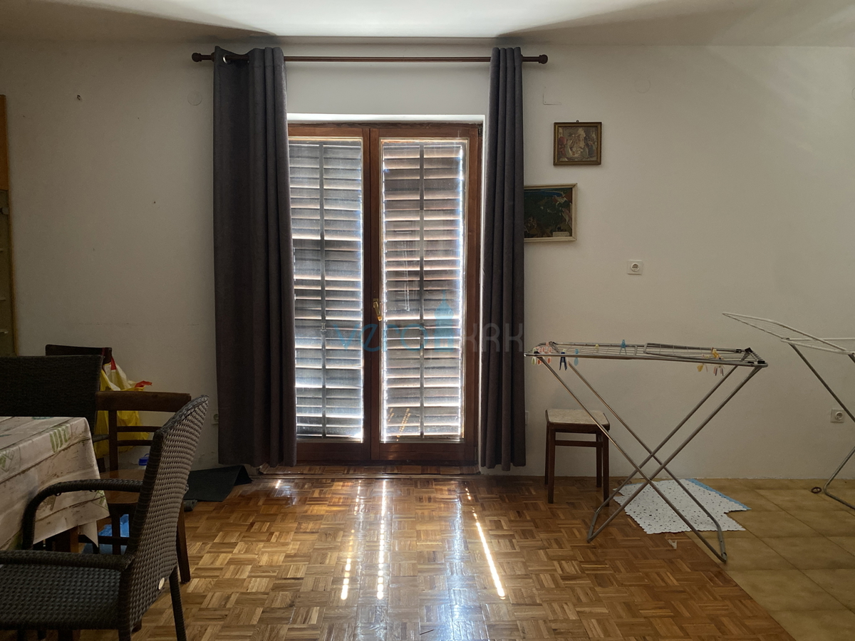 Njivice, isola di Krk, casa indipendente con giardino e vista mare, vendita