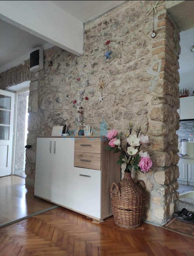 Novi Vinodolski, Bribir, casa in pietra con splendida vista mare, vendita