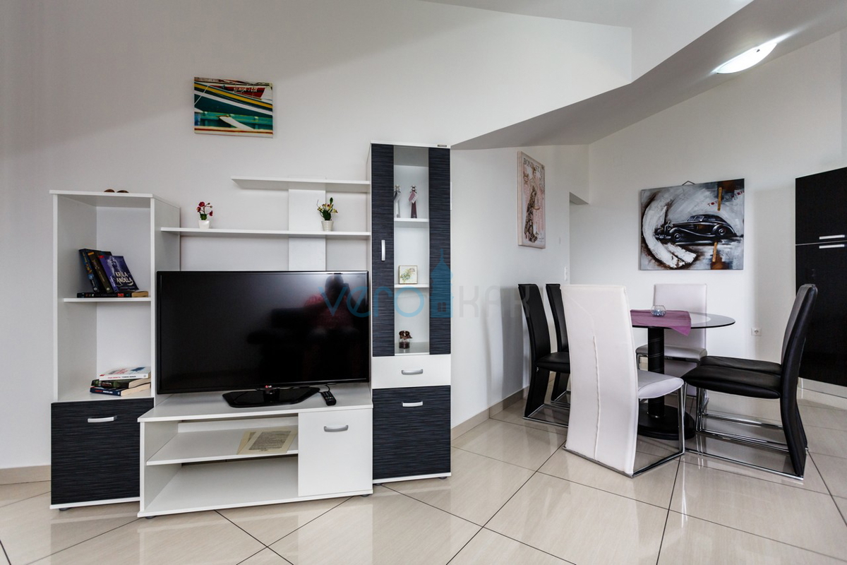 Isola di Krk, Vrbnik, appartamento mansardato 70m2 con vista mare, in vendita