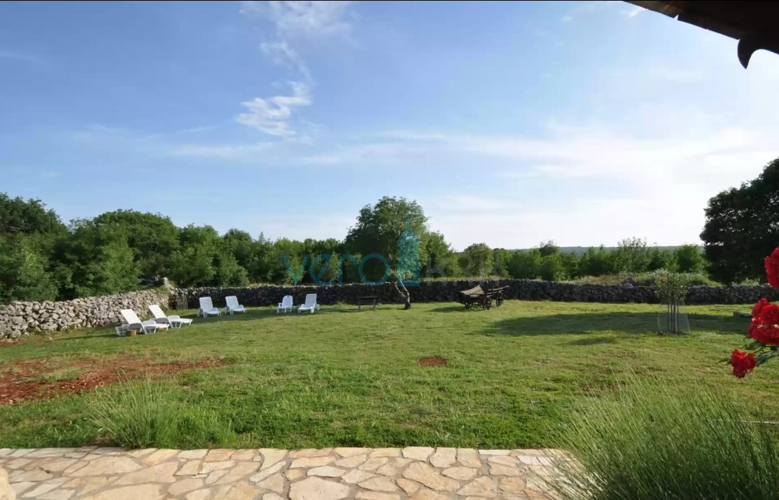 Isola di Krk, Vrbnik, dintorni, Casa indipendente su ampio terreno immersa nel verde e nella tranquillità, in vendita