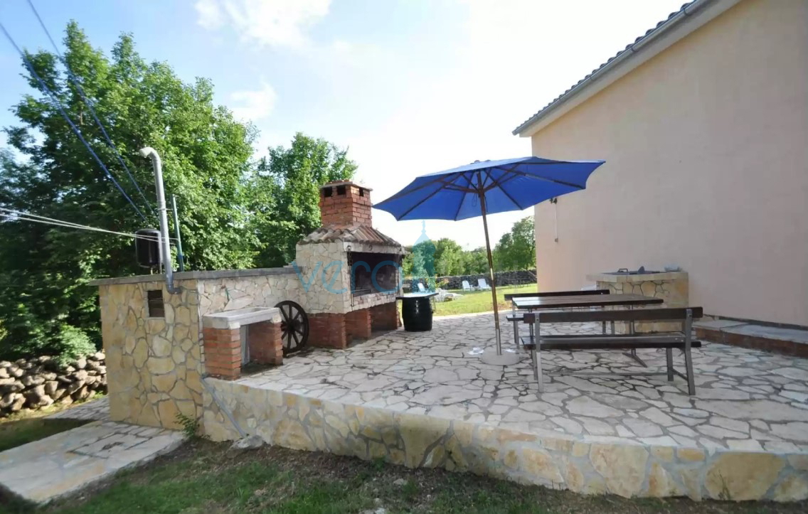 Isola di Krk, Vrbnik, dintorni, Casa indipendente su ampio terreno immersa nel verde e nella tranquillità, in vendita