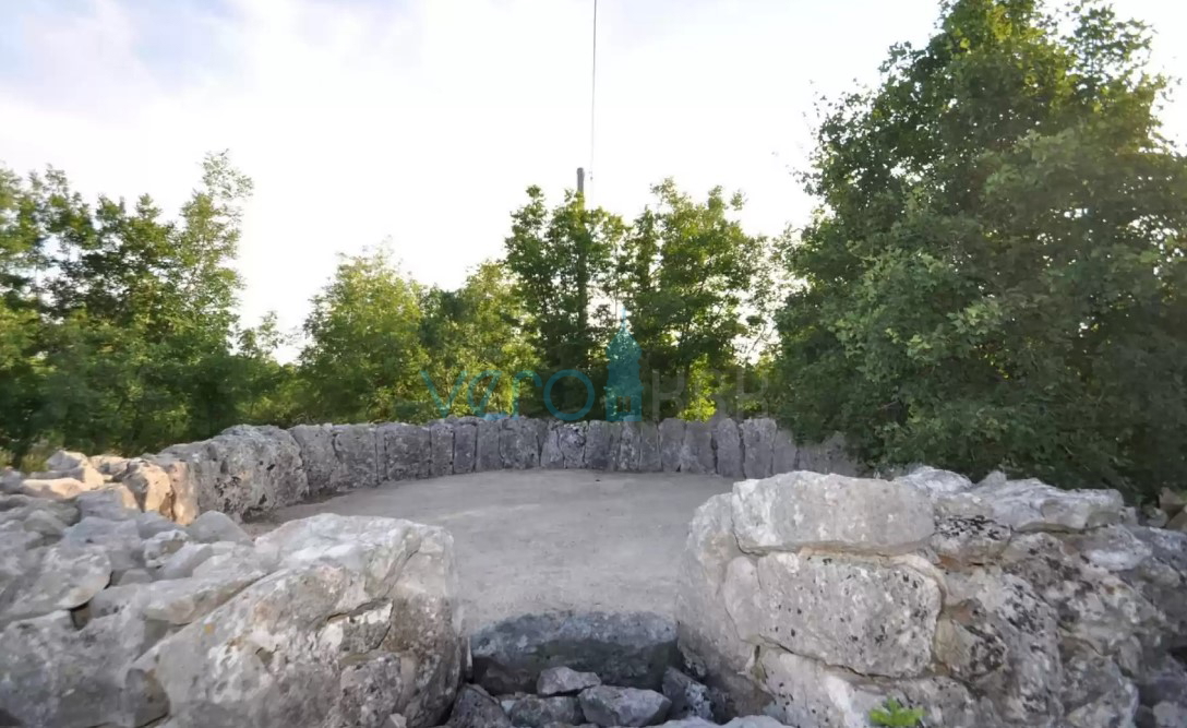 Isola di Krk, Vrbnik, dintorni, Casa indipendente su ampio terreno immersa nel verde e nella tranquillità, in vendita