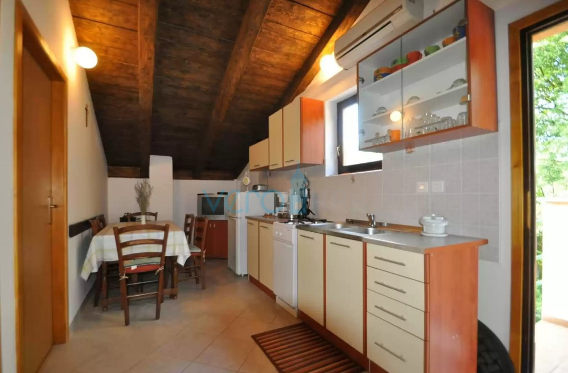 Isola di Krk, Vrbnik, dintorni, Casa indipendente su ampio terreno immersa nel verde e nella tranquillità, in vendita