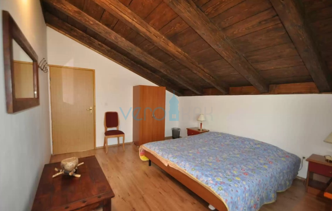 Isola di Krk, Vrbnik, dintorni, Casa indipendente su ampio terreno immersa nel verde e nella tranquillità, in vendita