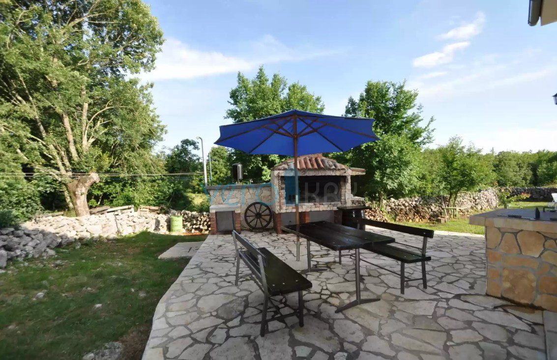 Isola di Krk, Vrbnik, dintorni, Casa indipendente su ampio terreno immersa nel verde e nella tranquillità, in vendita