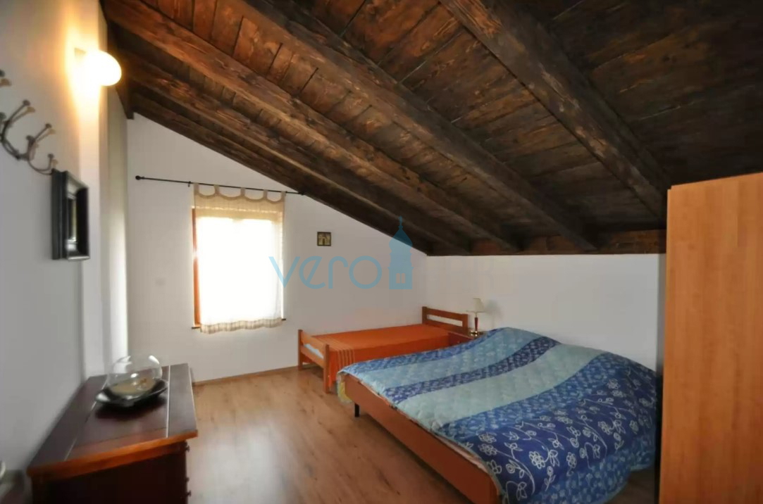 Isola di Krk, Vrbnik, dintorni, Casa indipendente su ampio terreno immersa nel verde e nella tranquillità, in vendita