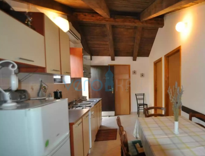 Isola di Krk, Vrbnik, dintorni, Casa indipendente su ampio terreno immersa nel verde e nella tranquillità, in vendita