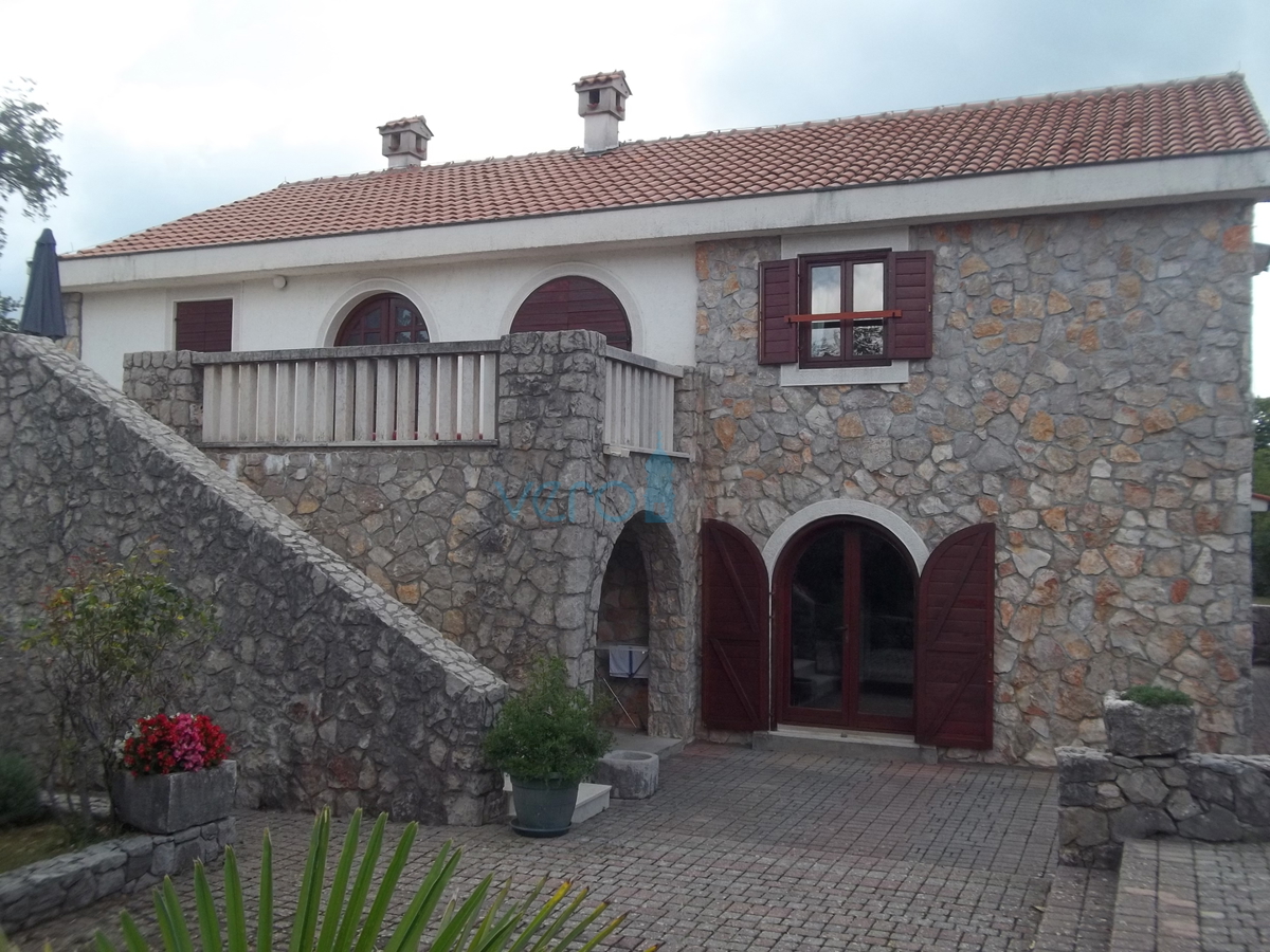 Isola di Krk, Dobrinj, dintorni, casa in pietra ristrutturata con ampio giardino