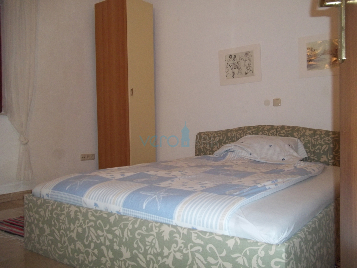 Isola di Krk, Dobrinj, dintorni, casa in pietra ristrutturata con ampio giardino