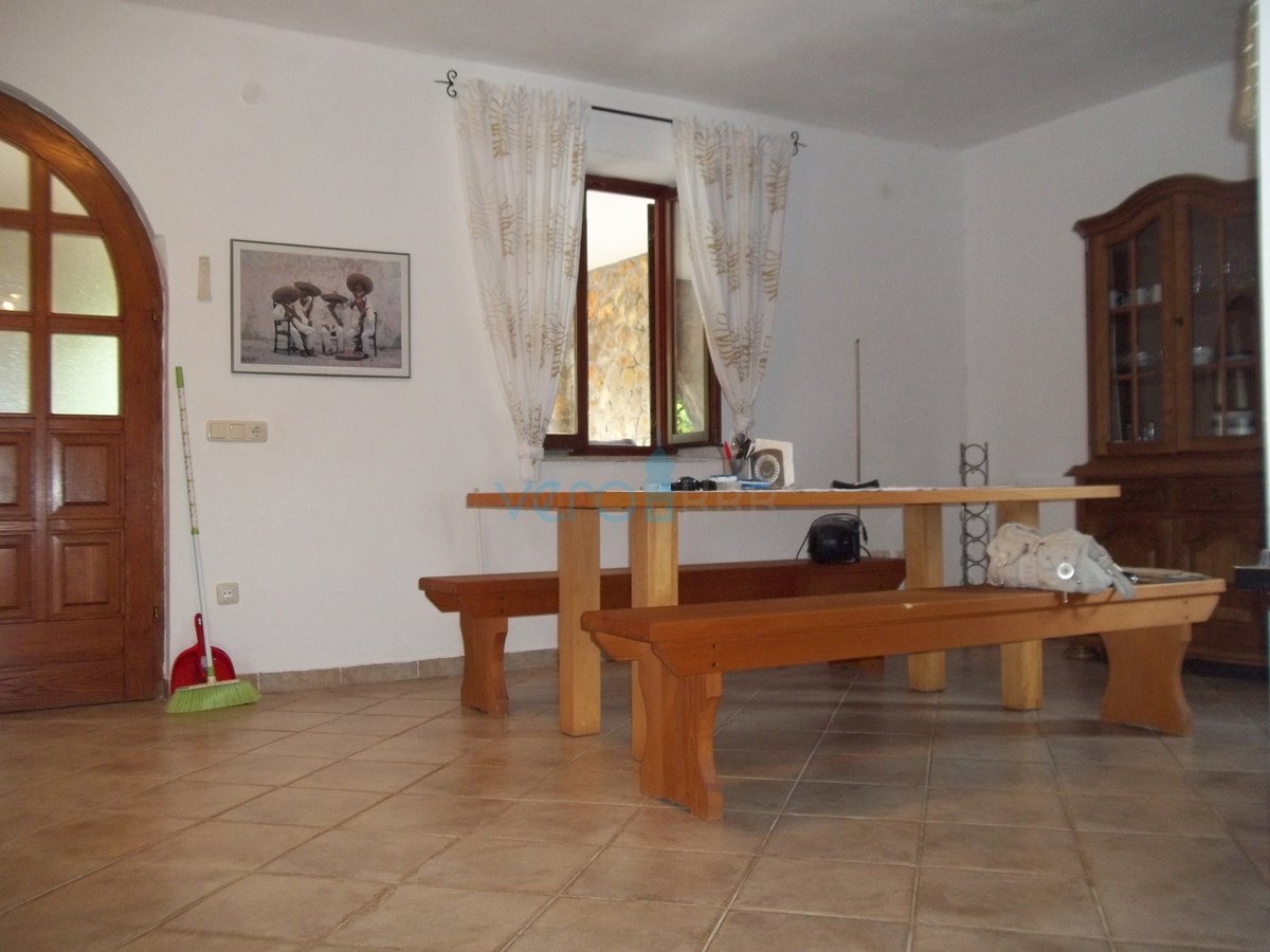 Isola di Krk, Dobrinj, dintorni, casa in pietra ristrutturata con ampio giardino