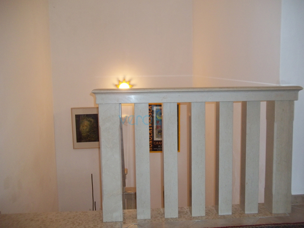 Isola di Krk, Dobrinj, dintorni, casa in pietra ristrutturata con ampio giardino