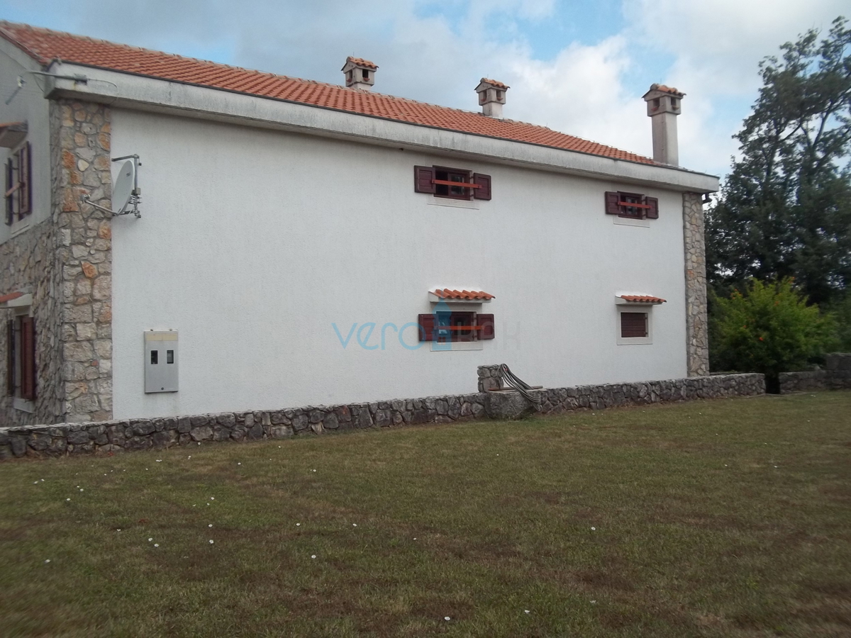 Isola di Krk, Dobrinj, dintorni, casa in pietra ristrutturata con ampio giardino