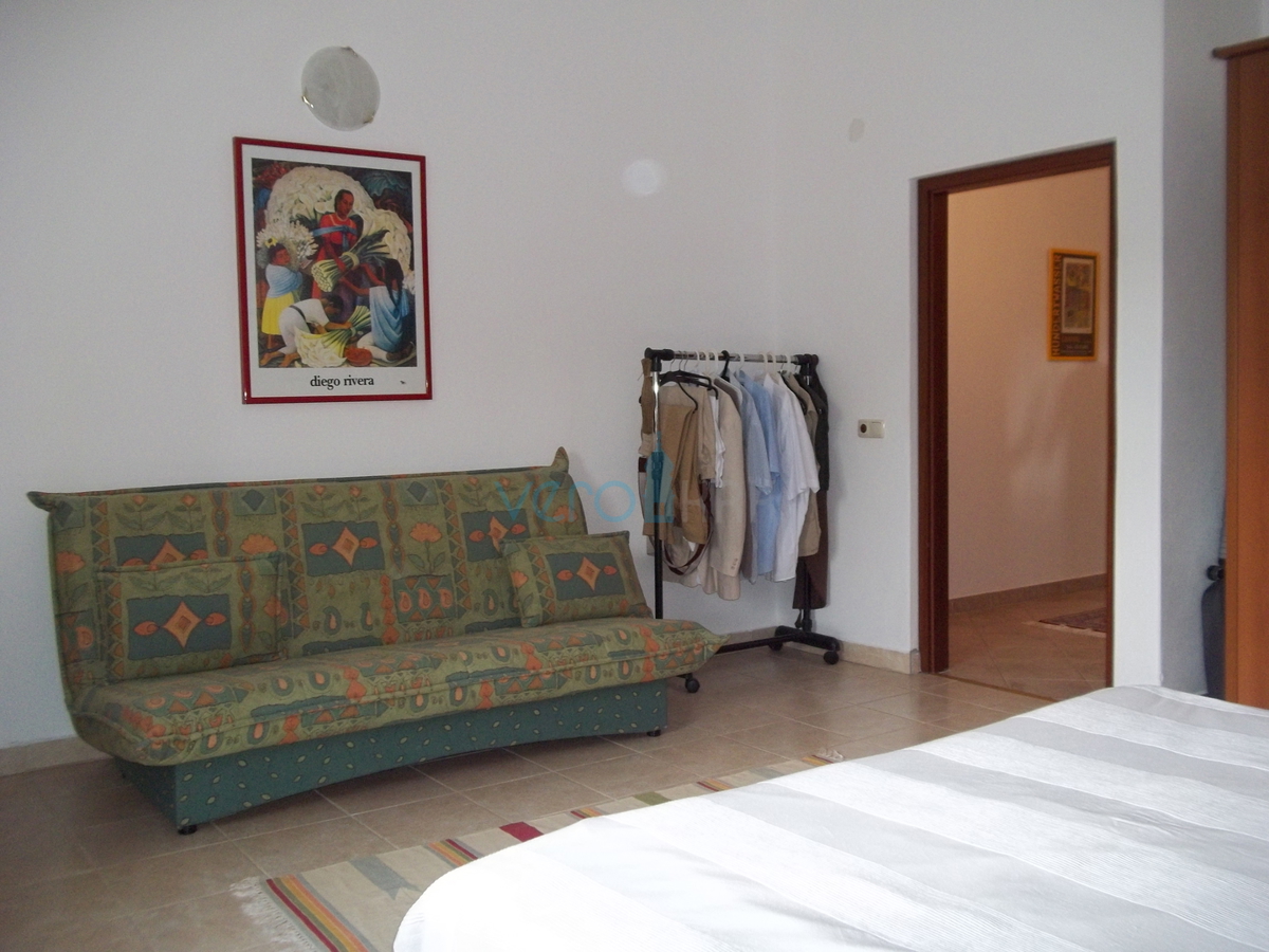 Isola di Krk, Dobrinj, dintorni, casa in pietra ristrutturata con ampio giardino