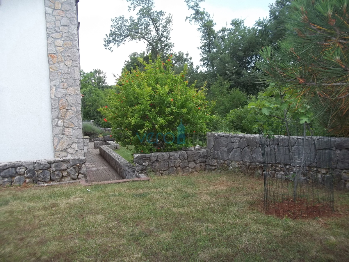 Isola di Krk, Dobrinj, dintorni, casa in pietra ristrutturata con ampio giardino
