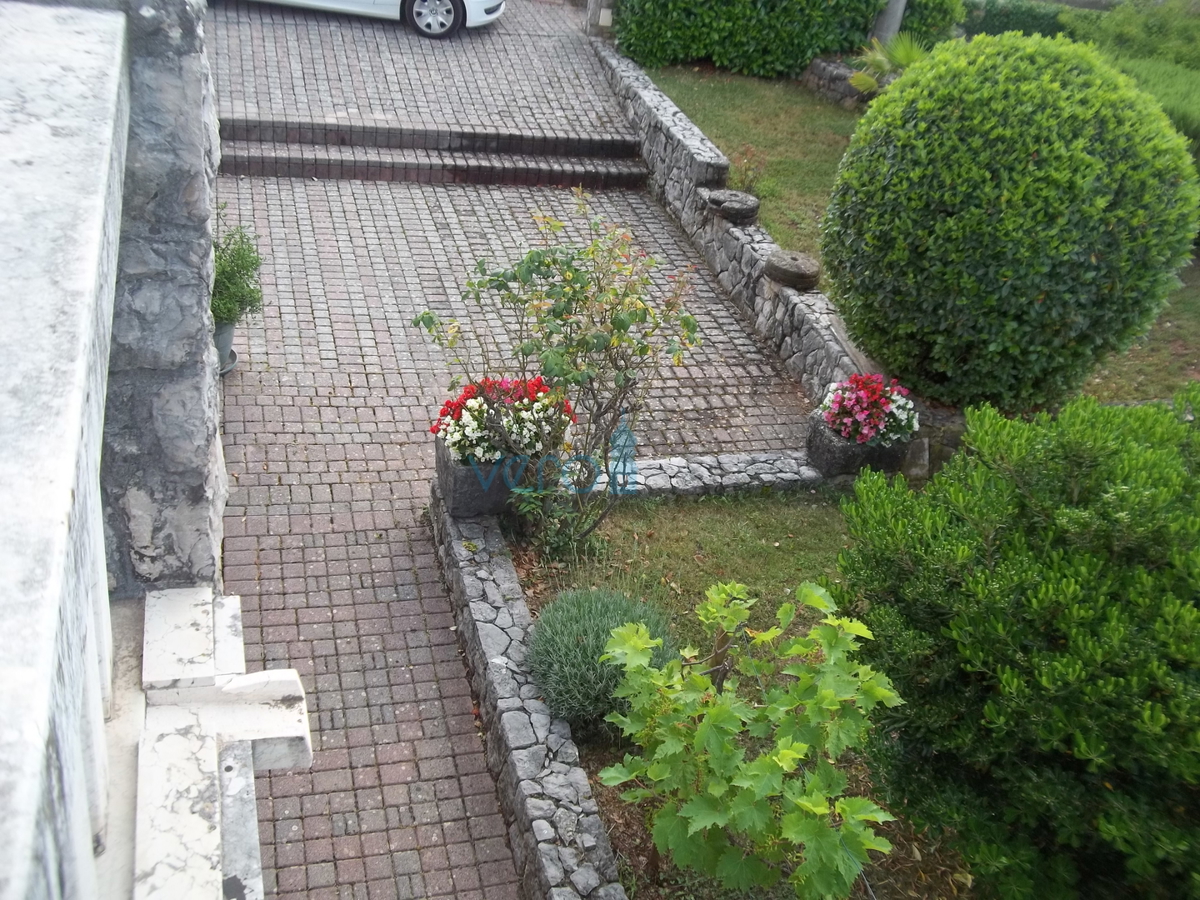 Isola di Krk, Dobrinj, dintorni, casa in pietra ristrutturata con ampio giardino