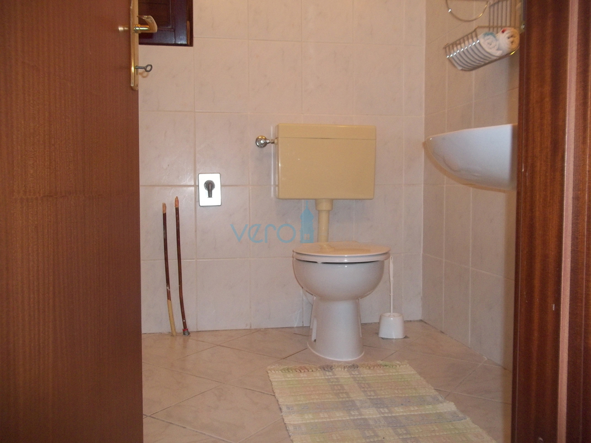 Isola di Krk, Dobrinj, dintorni, casa in pietra ristrutturata con ampio giardino