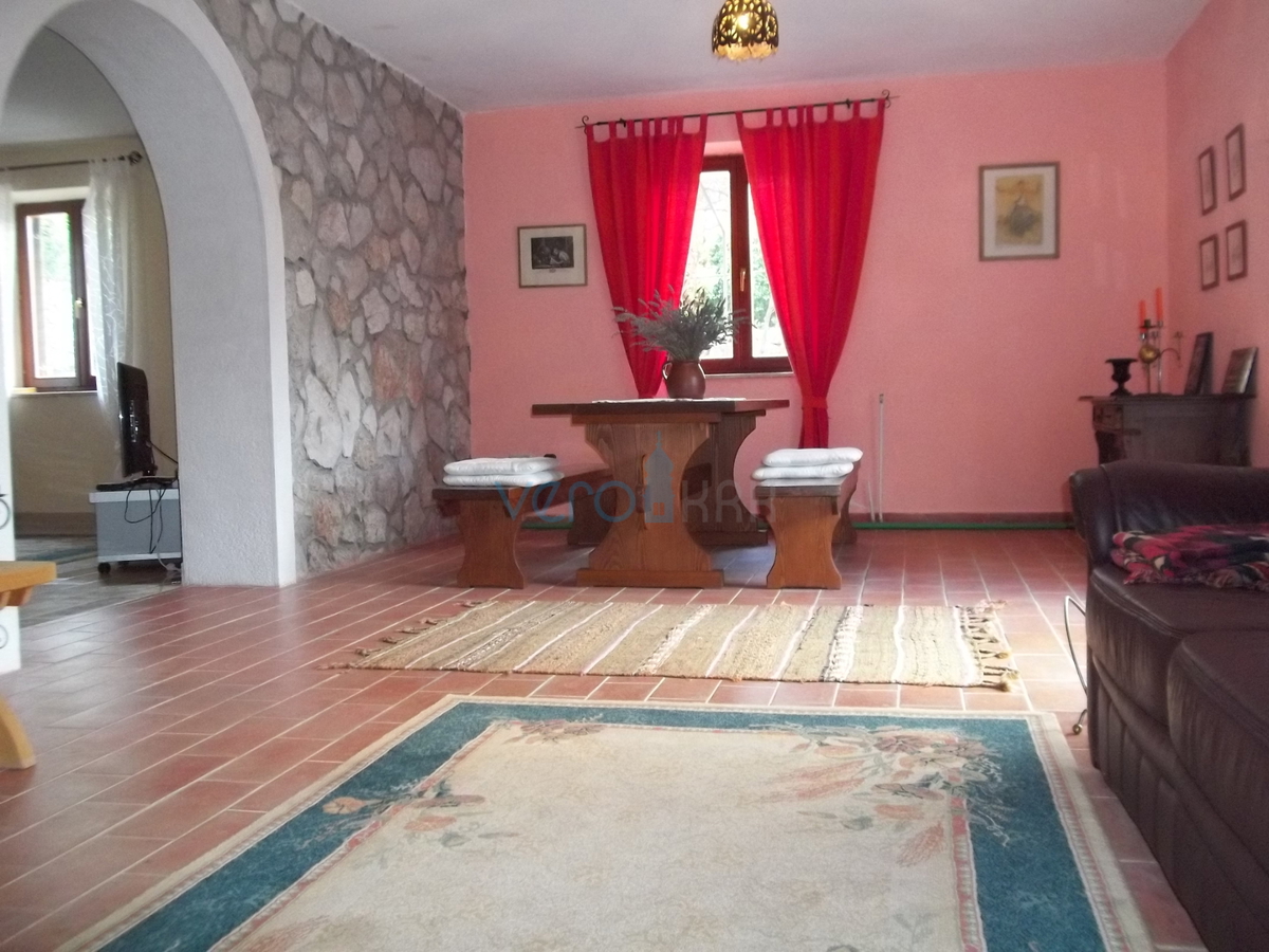 Isola di Krk, Dobrinj, dintorni, casa in pietra ristrutturata con ampio giardino