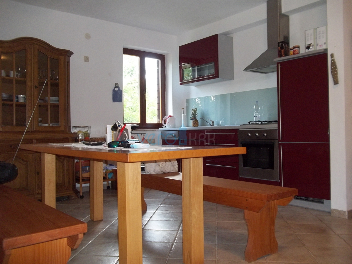 Isola di Krk, Dobrinj, dintorni, casa in pietra ristrutturata con ampio giardino