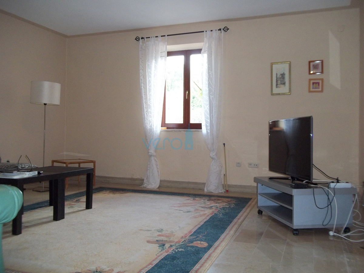 Isola di Krk, Dobrinj, dintorni, casa in pietra ristrutturata con ampio giardino