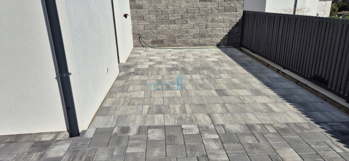 Malinska, centro, nuova costruzione, casa bifamiliare, giardino, vendita