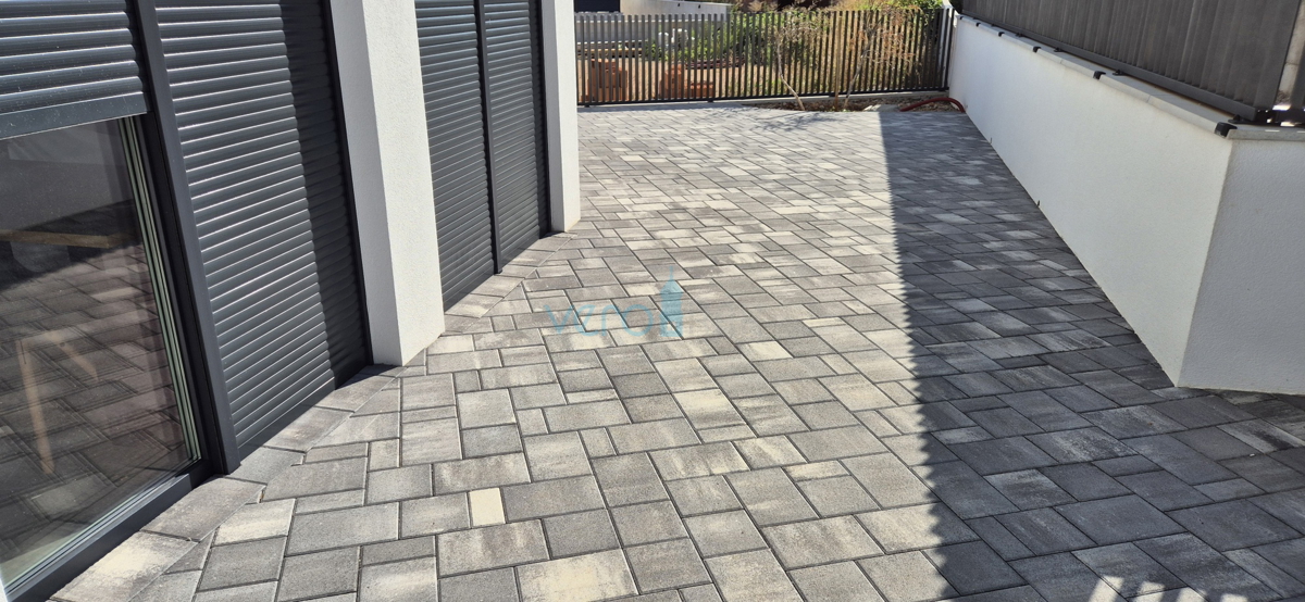 Malinska, centro, nuova costruzione, casa bifamiliare, giardino, vendita