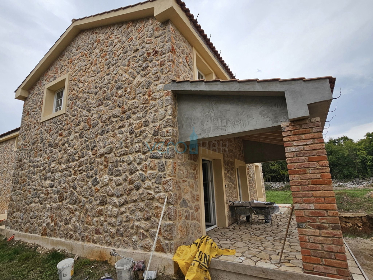 Vrbnik, Risika, Casa indipendente con due appartamenti e piscina, vendita