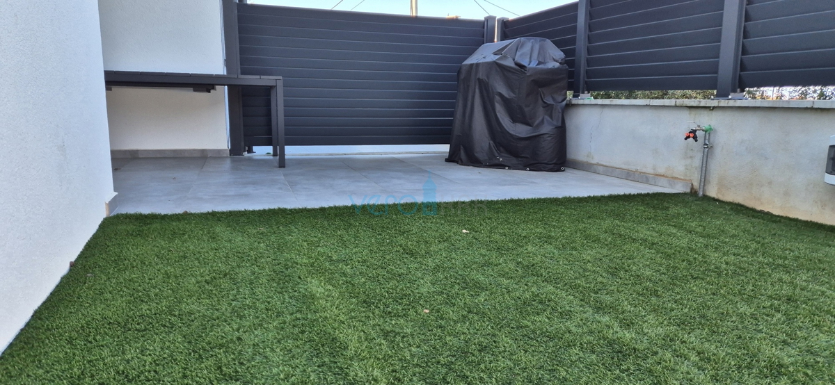 Isola di Krk, Malinska, dintorni, appartamento bilocale al piano terra, vasca idromassaggio, giardino, in vendita