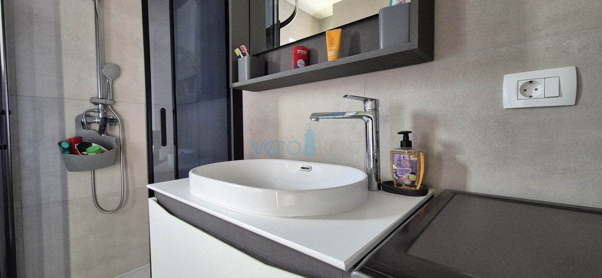 Isola di Krk, Malinska, dintorni, appartamento bilocale al piano terra, vasca idromassaggio, giardino, in vendita