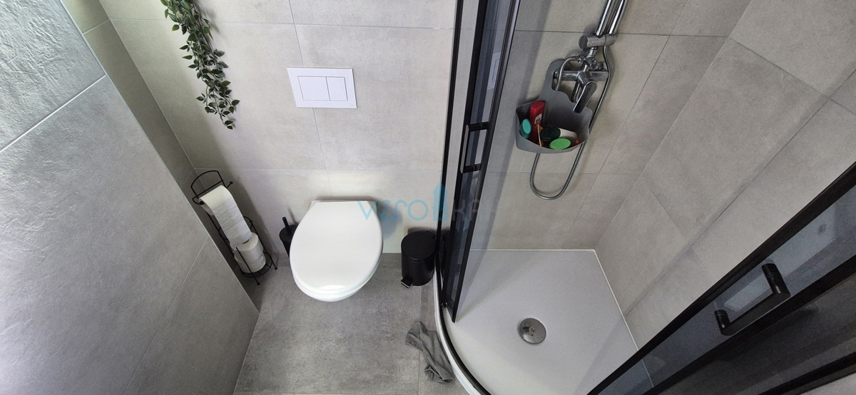 Isola di Krk, Malinska, dintorni, appartamento bilocale al piano terra, vasca idromassaggio, giardino, in vendita