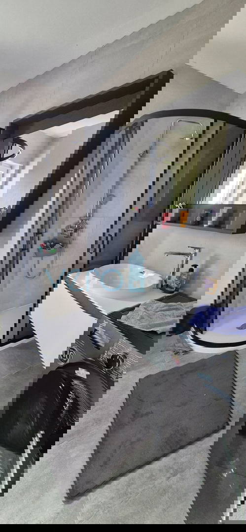 Isola di Krk, Malinska, dintorni, appartamento bilocale al piano terra, vasca idromassaggio, giardino, in vendita