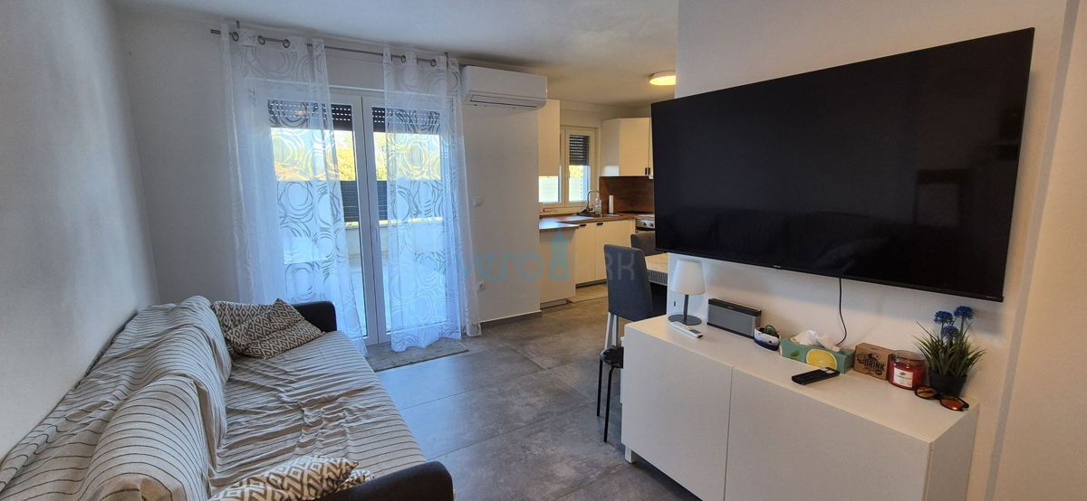 Isola di Krk, Malinska, dintorni, appartamento bilocale al piano terra, vasca idromassaggio, giardino, in vendita