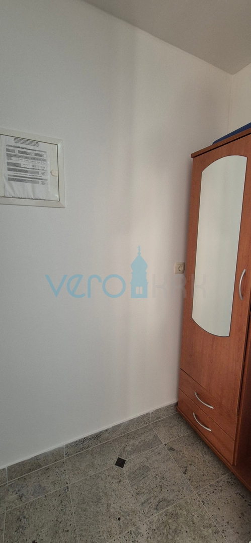 Città di Krk, isola di Krk, appartamento con due camere al piano con vista, in vendita