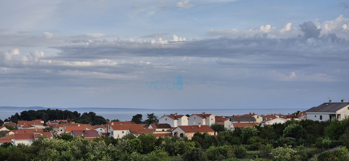 Città di Krk, isola di Krk, appartamento con due camere al piano con vista, in vendita