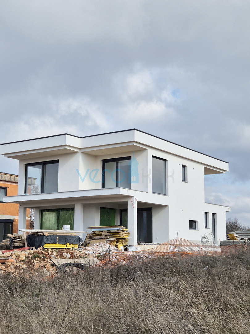 Isola di Krk, città di Krk, area circostante, villa moderna con piscina, in vendita