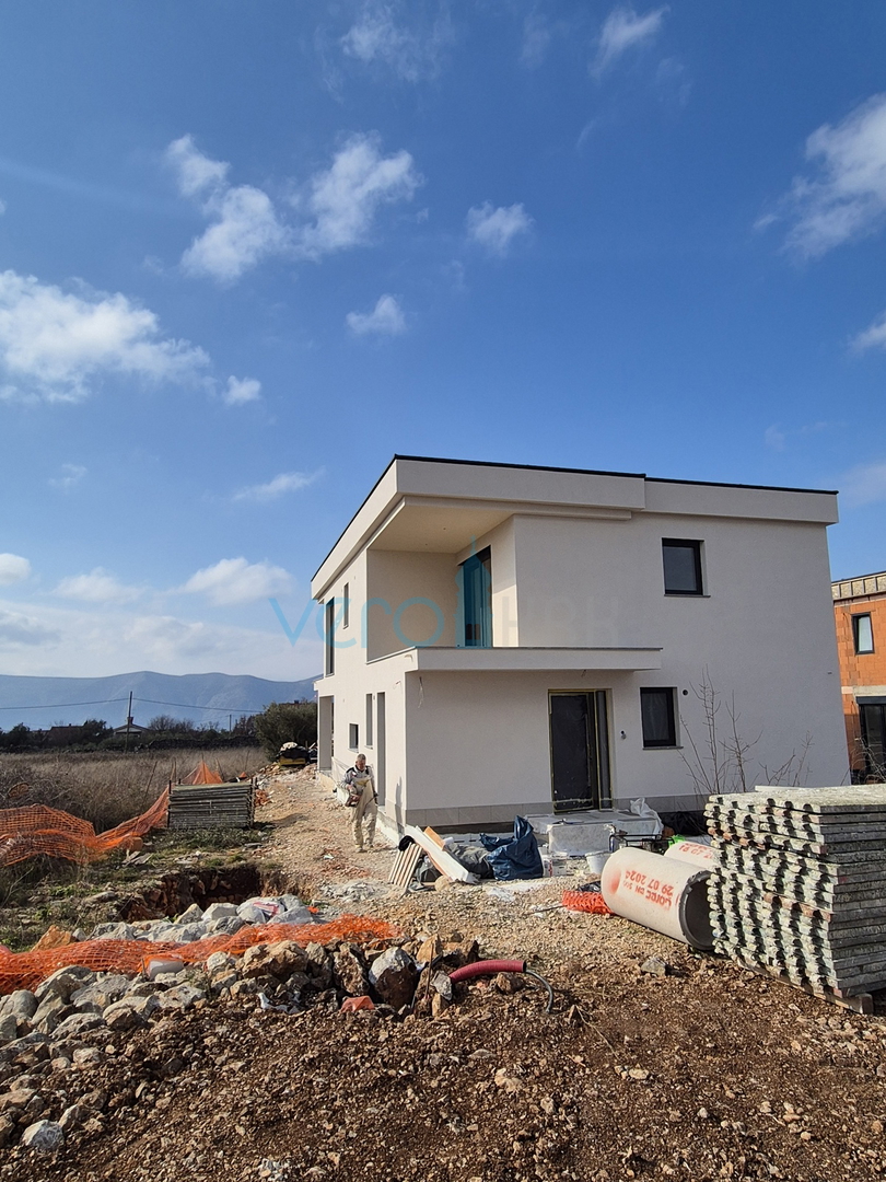 Isola di Krk, città di Krk, area circostante, villa moderna con piscina, in vendita