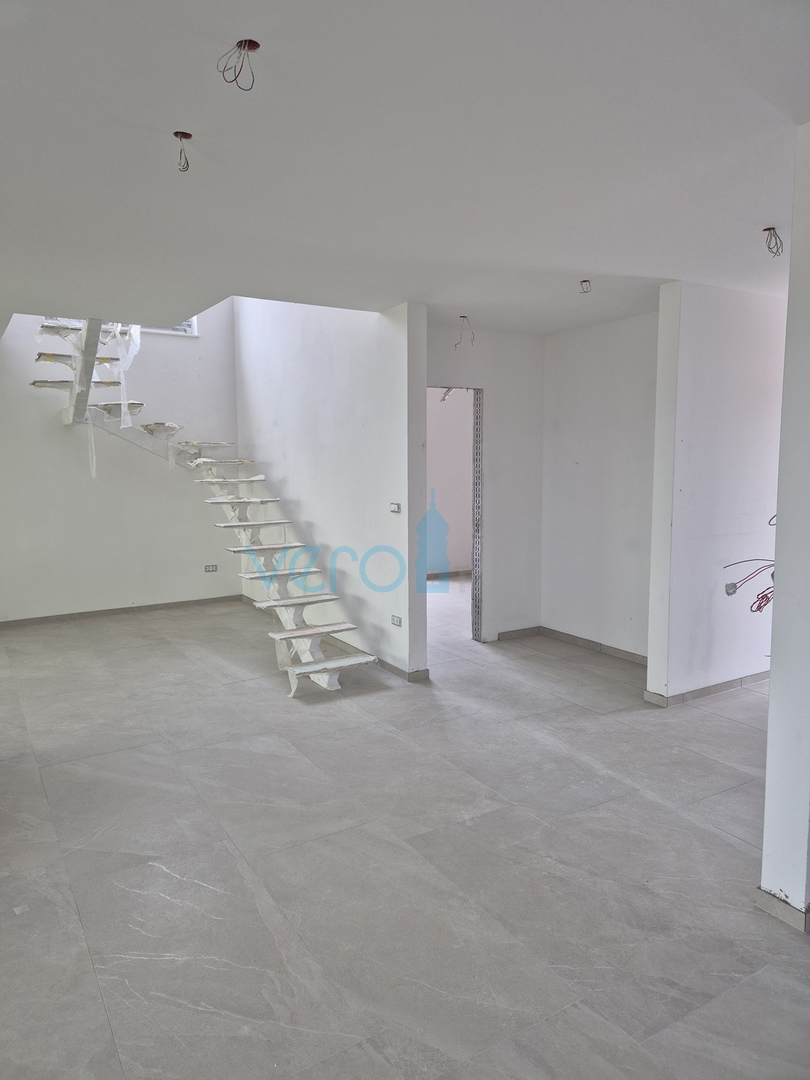 Isola di Krk, città di Krk, area circostante, villa moderna con piscina, in vendita