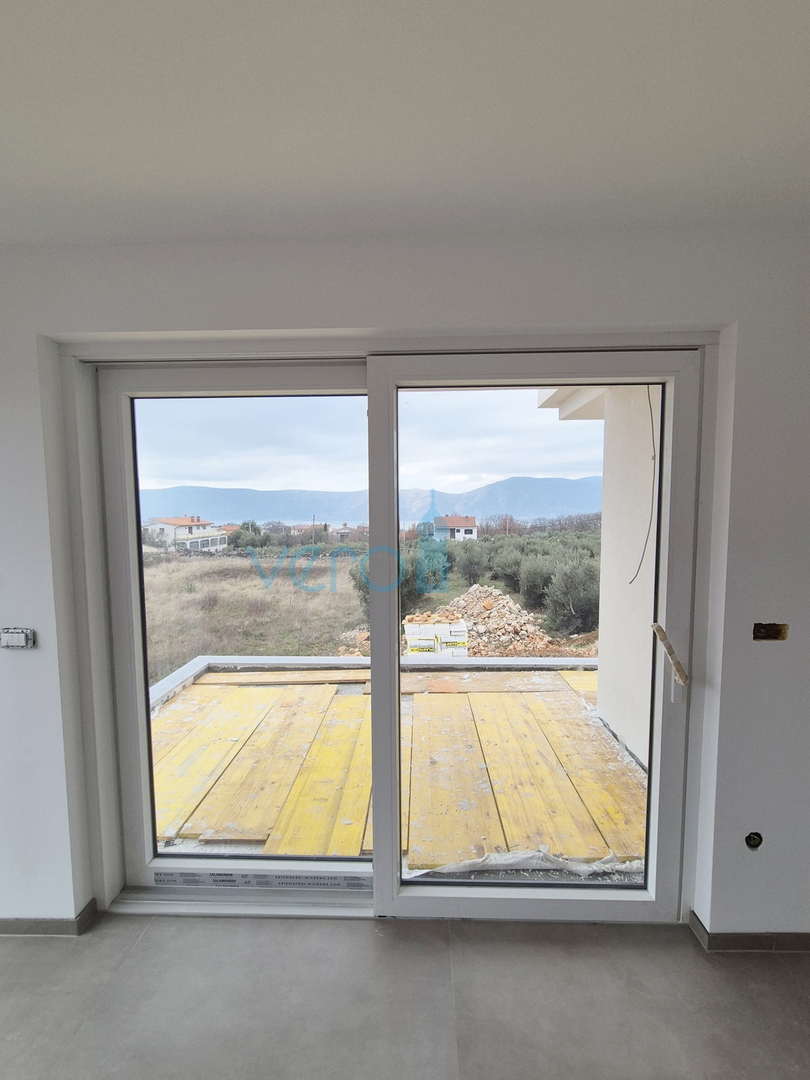 Isola di Krk, città di Krk, area circostante, villa moderna con piscina, in vendita